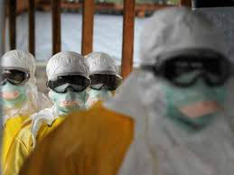 Membro de ONG infectado pelo ebola chega à Alemanha