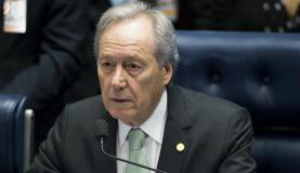 Lewandowski pede que senadores ajam com responsabilidade, isenção e cortesia Brasília - O presidente do Supremo Tribunal Federal, Ricardo Lewandowski, durante o primeiro dia da sessão de julgamento do impeachment da presidenta afastada Dilma Rousseff no Senado Marcelo Camargo/Agência Brasil