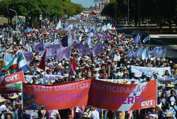 Marcha das Margaridas defende fortalecimento da democracia A Marcha das Margaridas iniciou a caminhada em direção à Esplanada dos Ministérios, a mobilização das trabalhadoras rurais saiu do estádio Mané Garrincha e seguiu até o Congresso Nacional. / Foto: José Cruz/Agência Brasil