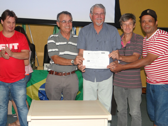 Zeca do PT abona filiação do vereador Prego e convoca militantes para eleições A cerca de 10 anos desfiliado do PT, o vereador Anilson Prego foi eleito prefeito e deputado estadual pelo partido. Momento de refiliação do vereador com anuência de lideranças locais e do deputado federal Zeca do PT / Foto: Moreira Produções