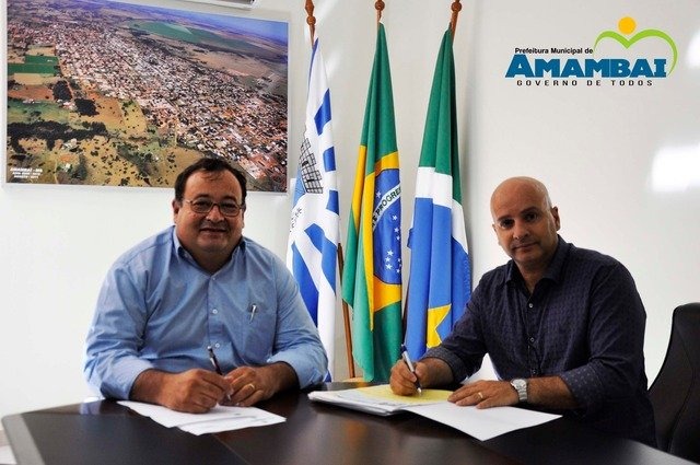 Prefeitura de Amambai paga salários do mês de junho nesta sexta-feira (29) E/D - Prefeito Dr. Bandeira e o secretário municipal de Finanças, Williams Fernandes / Foto: Decom