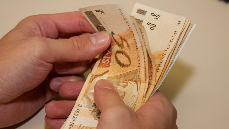 Consulta ao 5º lote de restituição do IRPF terá início na próxima segunda (9) Consulta pode ser feita pela internet, por telefone ou por aplicativo
