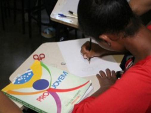 Programa Projovem Urbano está oferecendo 2 mil vagas em 11 municípios Programa Projovem Urbano está oferecendo 2 mil vagas em 11 municípios
