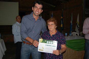 Presidente do SRA, Christiano Bortolotto, durante entrega de certificado para Olga Mafalda CordobaFoto: Moreira Produções