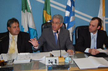 Resumo da sessão da Câmara do dia 6 de Junho E/D - Vereadores Daniel Riquelme, Coconho e Luciney, membros da mesa diretora.Foto: Moreira Produções