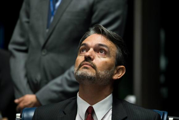 Informante da acusação reafirma que Dilma cometeu crime de responsabilidade Júlio Marcelo de Oliveira é ouvido na condição de informante durante o primeiro dia da sessão de julgamento do impeachment da presidenta afastada Dilma Rousseff Marcelo Camargo/Agência Brasil