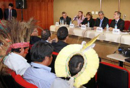 Para salvar acordo, Índios desocupam fazenda depois de pedido de caciques
