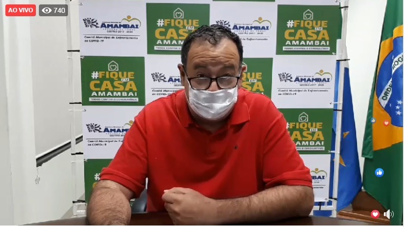 Prefeito de Amambai, Dr. Bandeira, durante transmissão ao vivo realizada neste domingo (28) / Foto: Reprodução