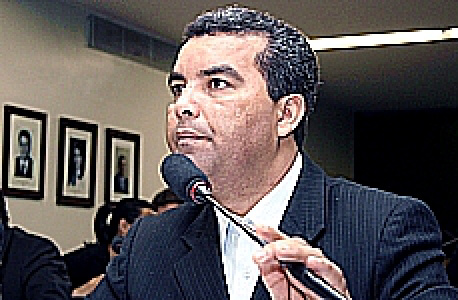 Coletes à prova de bala para jornalistas poderão se tornar obrigatórios Lindomar Garçon: diretor de empresa que descumprir a medida poderá ser processado.
