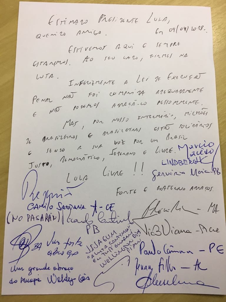 Nove governadores protestam contra a prisão de Lula em Curitiba Nove governadores protestam contra a prisão de Lula em Curitiba