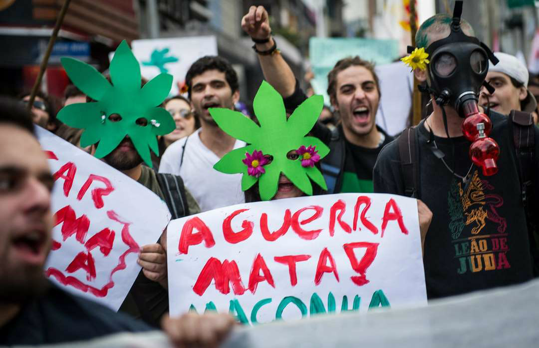 STF começa a julgar hoje descriminalização do porte de drogas Para o ministro Luís Roberto Barroso, o julgamento poderá avançar na discussão sobre critérios objetivos para distinguir o que caracteriza tráfico e consumo. / Foto: Yasuyoshi Chiba/AFP