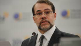 Presidente do TSE recomenda que eleitor não troque voto por favores