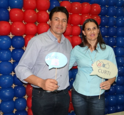E/D - Jaime Bambil e a professora Vera Lorensetti Foto: Moreira Produções