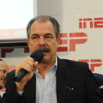 Defesa de 10% do PIB para educação será principal bandeira da UNE em 2013