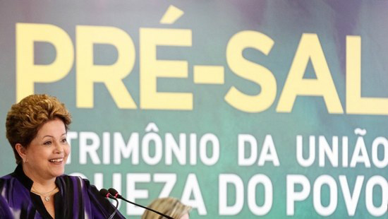 Dilma aponta recursos do pré-sal como mais qualidade para educação Presidenta destacou o investimento de mais de R$ 1 trilhão para a educação e a saúde nos próximos 35 anos