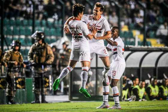 Com atuação 'Monstro', São Paulo bate o Figueira e entra no G4 Campeonato Brasileiro - Figueirense x São Paulo / Foto: Eduardo Valente