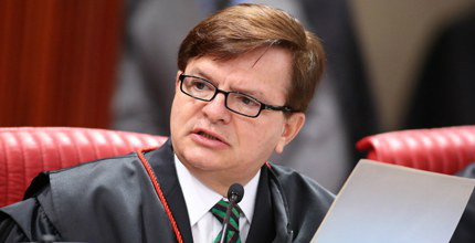 Ministro determina retirada de vídeo que degrada imagem de Dilma Ministro determina retirada de vídeo que degrada imagem de Dilma