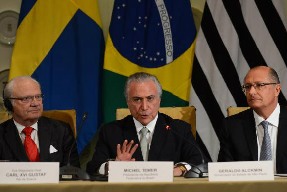 Temer sanciona lei que amplia proteção às crianças vítimas de violência O presidente Michel Temer, entre o rei da Suécia, Carlos Gustavo, e o governador de São Paulo, Geraldo Alckmin, fala após sancionar a lei que aumenta proteção à criança vítima de violência Foto: Divulgação