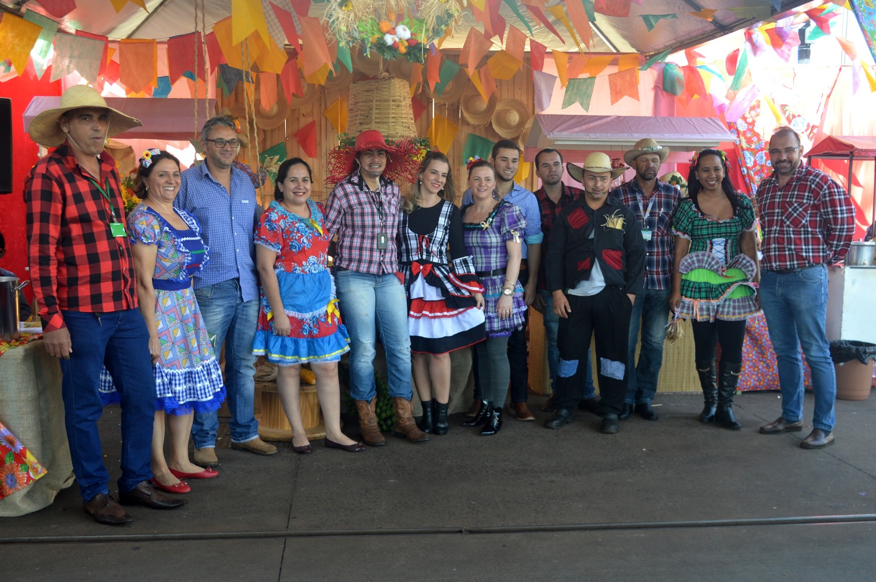 Posto Berlitz realiza tradicional Arraiá Equipe Berlitz vestida a caráter / Foto: Moreira Produções
