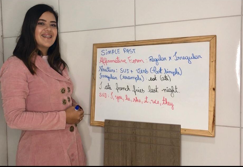 Thaysa Tobias durante preparação de aula remota / Foto: Arquivo Pessoal.  