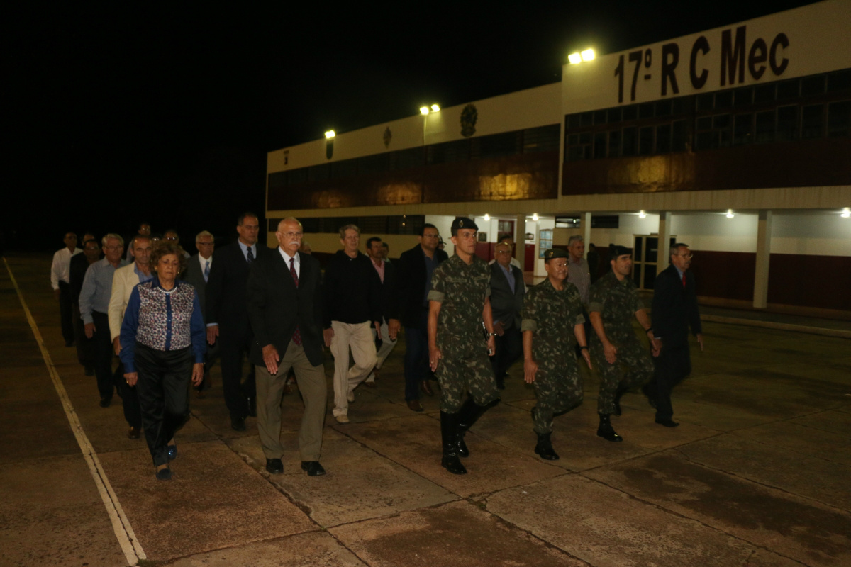 Os militares foram recepcionados pelo comandante do regimento / Foto: Assessoria