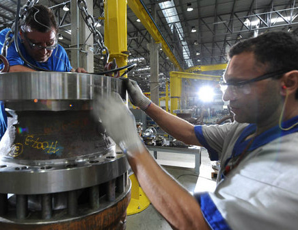 Produção industrial sobe 0,6% em outubro ante setembro As estimativas variaram de contração de 0,50 por cento a alta de 0,50 por cento.