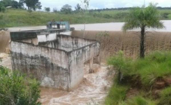 Grande volume de chuva faz represa transbordar em Iguatemi Barragem do Rio Piraí, que transbordou após a forte chuva / Foto: Defesa Civil