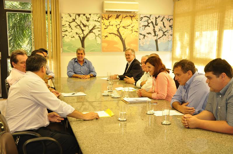 Prefeito de São Gabriel do Oeste busca aumento de incentivos para indústrias Prefeito de São Gabriel do Oeste busca aumento de incentivos para indústrias