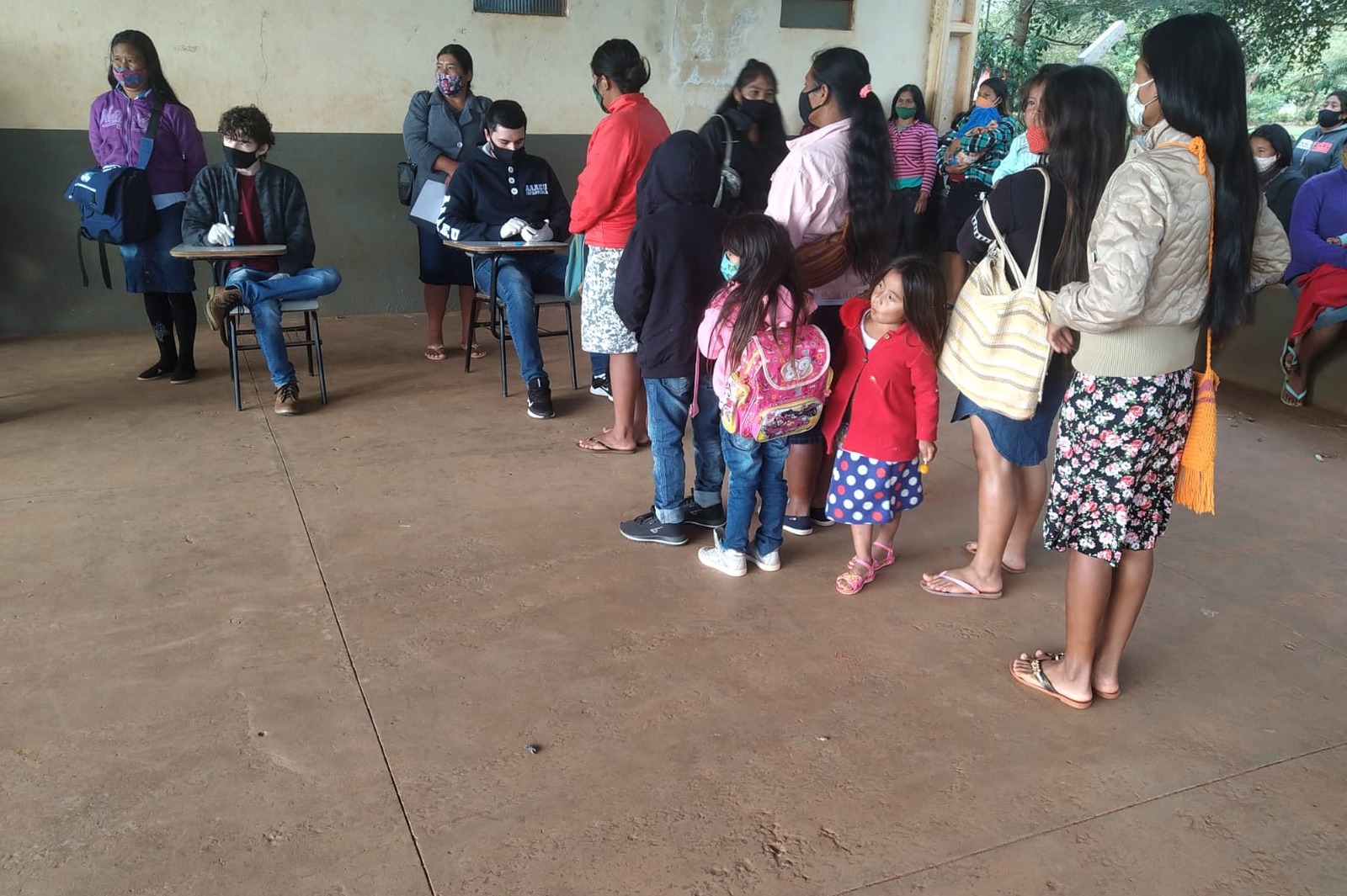 Mais 200 famílias são cadastradas para receber cestas básicas na Aldeia Amambai Mais 200 famílias são cadastradas para receber cestas básicas na Aldeia Amambai