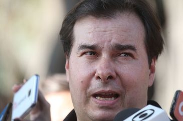 O presidente da Câmara dos Deputados, Rodrigo Maia, fala com a imprensa - Antonio Cruz/ Arquivo Agência Brasil