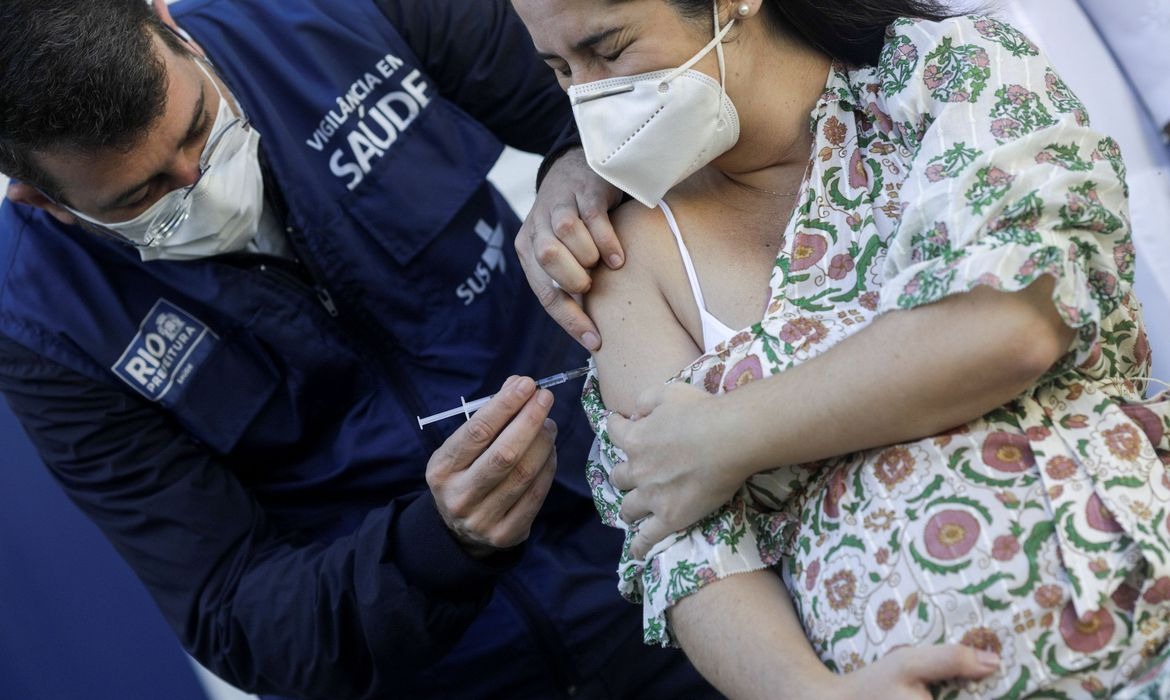 Câmara aprova prioridade para grávidas na vacinação contra covid-19 Foto: Reuters/Ricardo Moraes