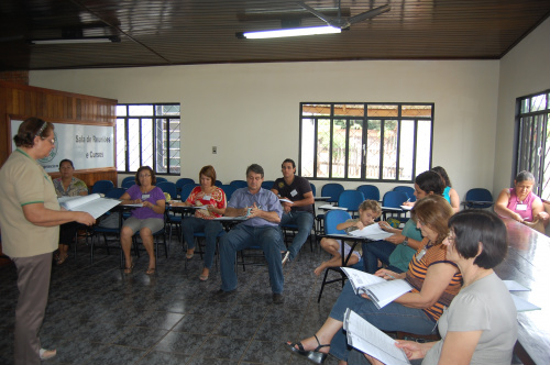 Aula teórica de um dos cursos oferecidos pelo Sindicato Rural em parceria com o Senar em Amambai. Foto: Moreira Produções.