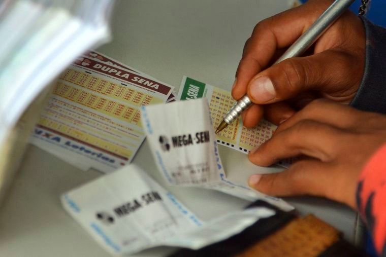 Mega-Sena acumula e pode pagar R$ 4,5 milhões neste sábado Mega-Sena acumula e pode pagar R$ 4,5 milhões neste sábado