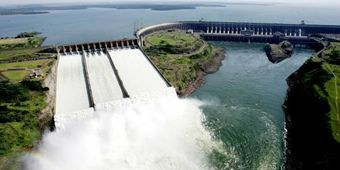 Usina de Itaipu bate novo recorde de geração diária de energia Com a marca de 103 milhões de MWh, em 2016, a Itaipu Binacional voltou a ser a maior geradora de energia elétrica limpa e renovável do planetaFoto: Divulgação