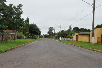 Na Vila Limeira um bom exemplo de conduta dos moradores que mantém as áreas frontais de suas casas limpas e bem cuidadas.