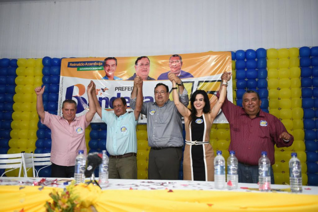 Coligação “Foco, Força e Fé” lançou campanha eleitoral na sexta-feira (26) E/D- Ex-deputado José Carlos Monteiro, deputado Zé Teixeira, Dr. Bandeira, deputada Mara Caseiro e o vereador Valter Brito, no ato de lançamento da campanha / Foto: Divulgação