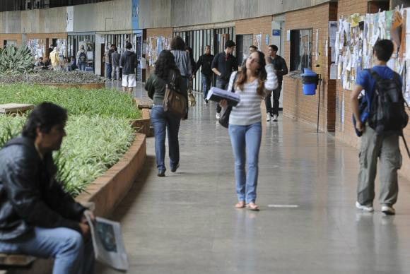O Enade avalia o rendimento dos estudantes ingressantes e concluintes dos cursos de graduação e é obrigatório para obter o diploma Imagem de Arquivo / Agência Brasil 