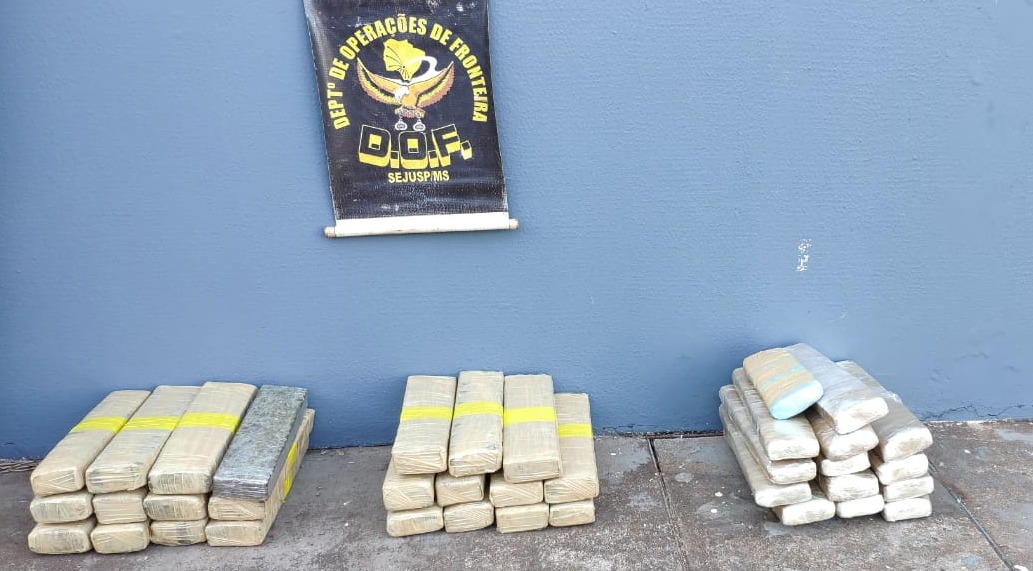 Três adolescentes transportando droga em ônibus foram apreendidos em Amambai Três adolescentes transportando droga em ônibus foram apreendidos em Amambai
