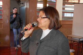 A professora Algemira Tobias, diretora da escola.