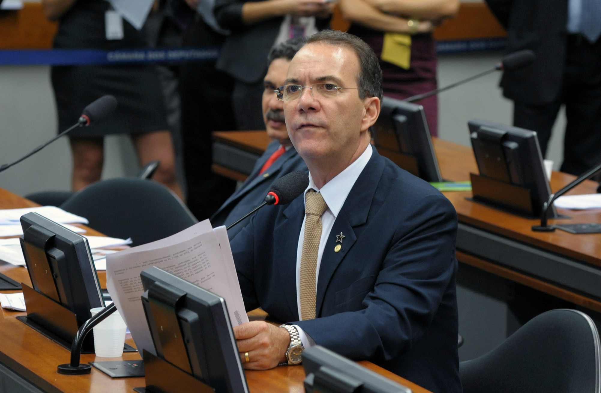 CCJ rejeita regulamentação de contratos de aluguel em shopping centers Décio Lima defende que relação entre lojistas e shoppings centers deve ter regulação mínima
