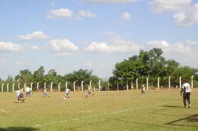 Peneiradas da prefeitura podem revelar novos craques do futebol em Amambai Peneiradas da Prefeitura de Amambai irão separar crianças e jovens para realizar treinamentos em São Paulo.