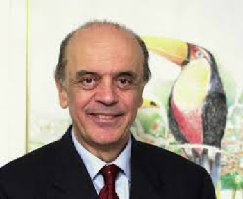 Serra diz que plebiscito é 'absurdo' e que Dilma está acuada Ex-governador de São Paulo, José Serra (PSDB)
