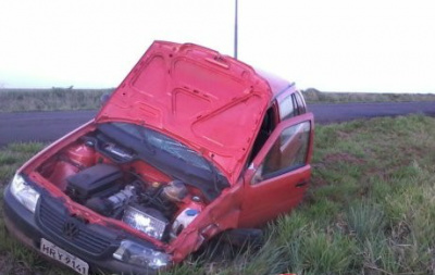 O  motorista do automóvel, Vicente José Agostini, 48, morador na cidade de Coronel Sapucaia, saiu ileso / Foto: Divulgação