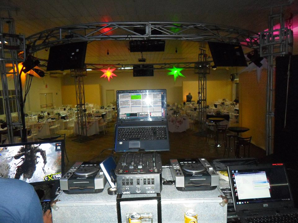 Falta reconhecimento para profissão de DJ em Amambai Denner sempre investindo em material e em aprendizado / Foto: Divulgação