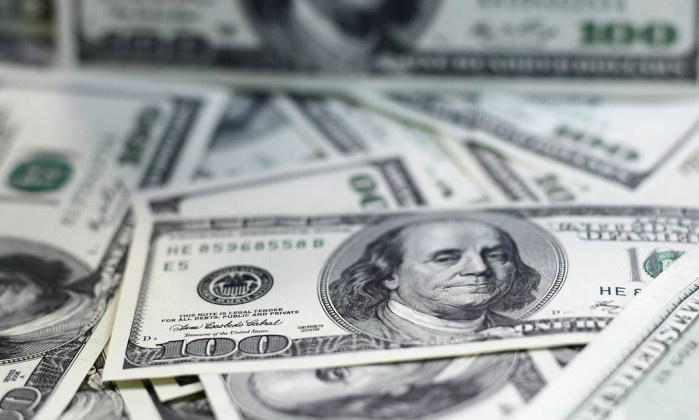 Com rebaixamento de nota do Brasil, Ibovespa cai 2% e dólar sobe para R$ 3,99 Com rebaixamento de nota do Brasil, Ibovespa cai 2% e dólar sobe para R$ 3,99