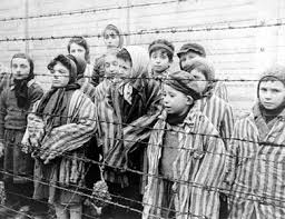 Sobreviventes e representantes internacionais lembram libertação de Auschwitz