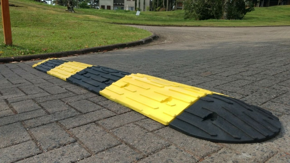 Reivindicada instalação de redutor de velocidades na rua Marechal Deodoro Vereador Carlinhos cobra instalação de redutor de velocidades na rua Marechal Deodoro, nº 1.223, em frente ao Pet Shop / Foto: Ilustrativa