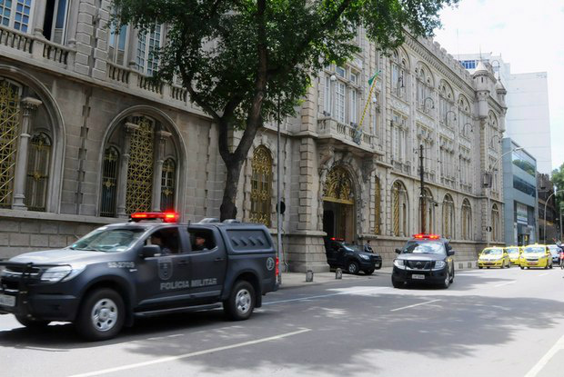 Polícia Militar realiza policiamento especial neste domingo