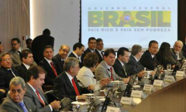 Governantes foram surpreendidos por Pacto de Dilma Governantes foram surpreendidos por Pacto de Dilma