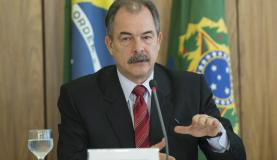 Mercadante diz que protestos durante pronunciamento são próprios da democracia Manifestações contrárias ao governo são próprias da democracia e um direito do cidadão / Agência Brasil/Arquivo